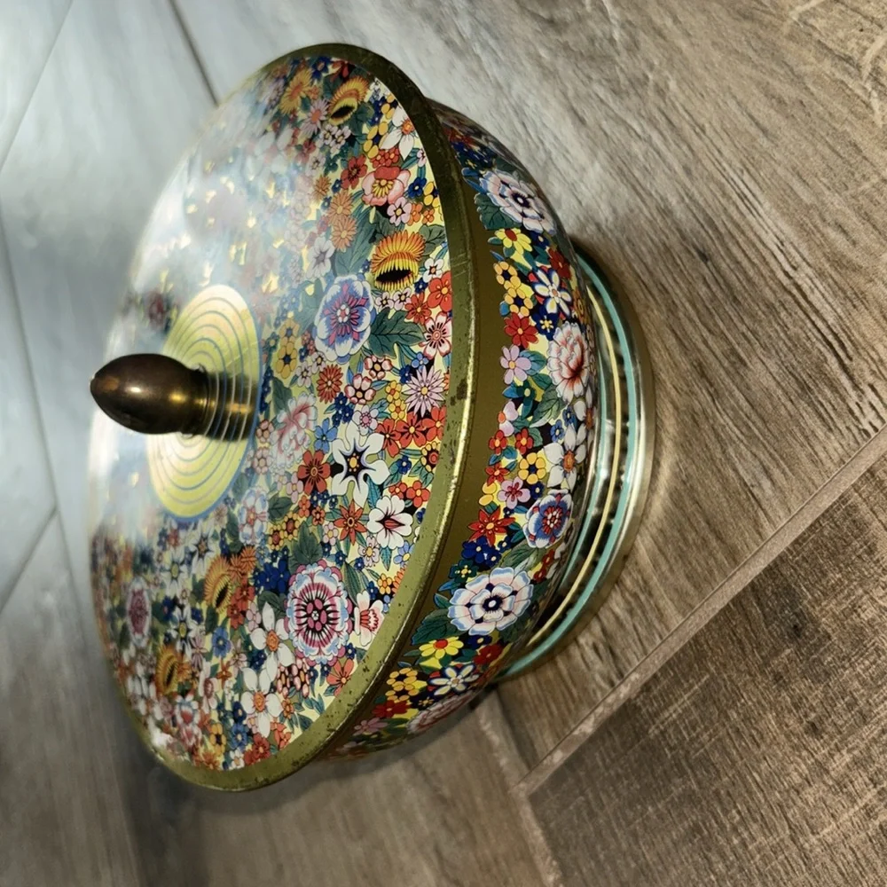 Floral Decorative Tin with Lid Vintage made in England great  vintage condition